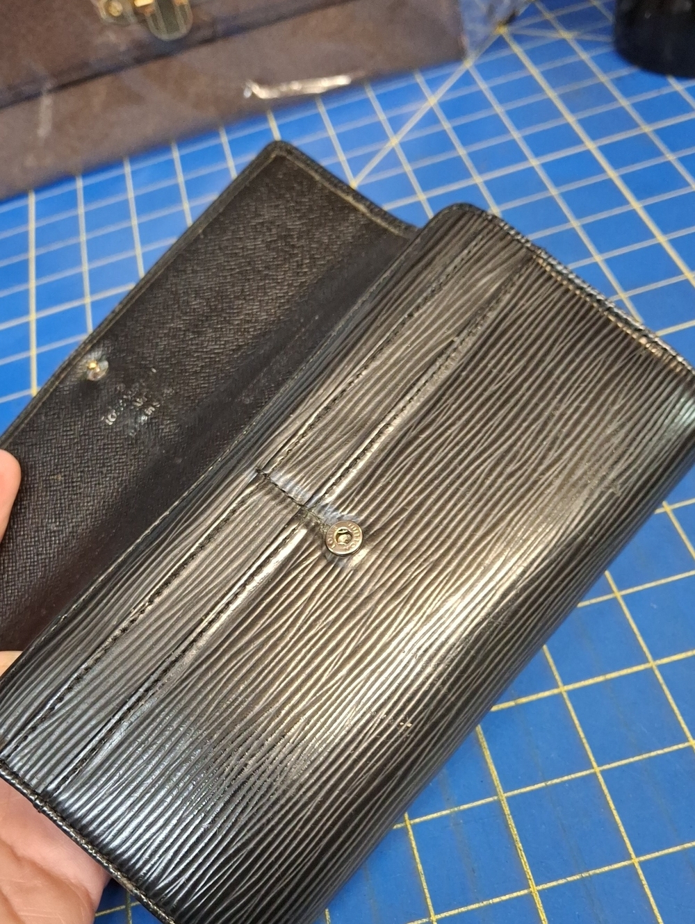 Louis Vuitton Epi Leather llLong Wallet 7x4x1 Preloved - Picture 10 of 16
